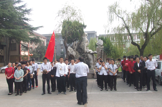 沂州府公司舉辦“放飛夢想 青春無  悔”國慶節(jié)趣味運(yùn)動會